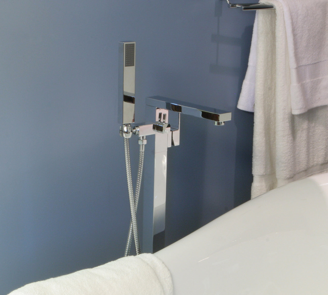 Razo Tub Filler - Image 3